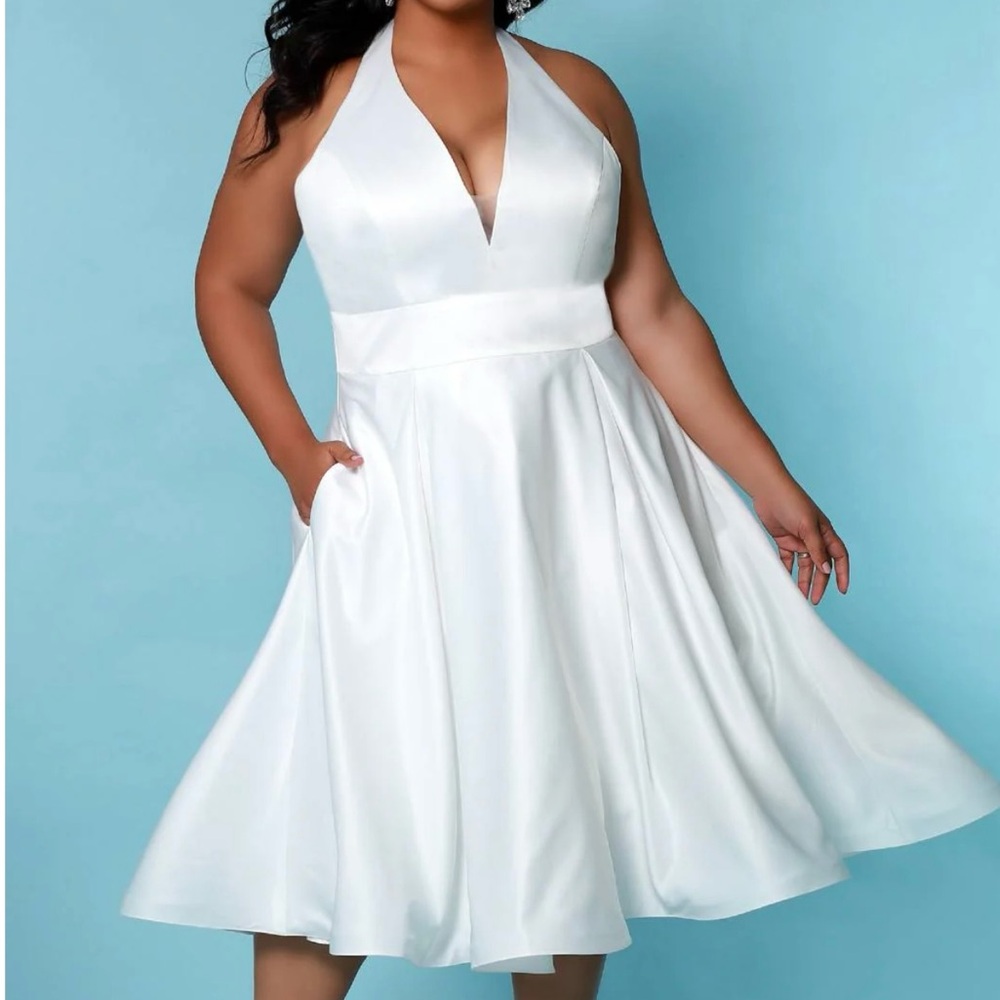 Sydney's Closet Tea-Length Halter Wedding Dress | 28W | Ivory